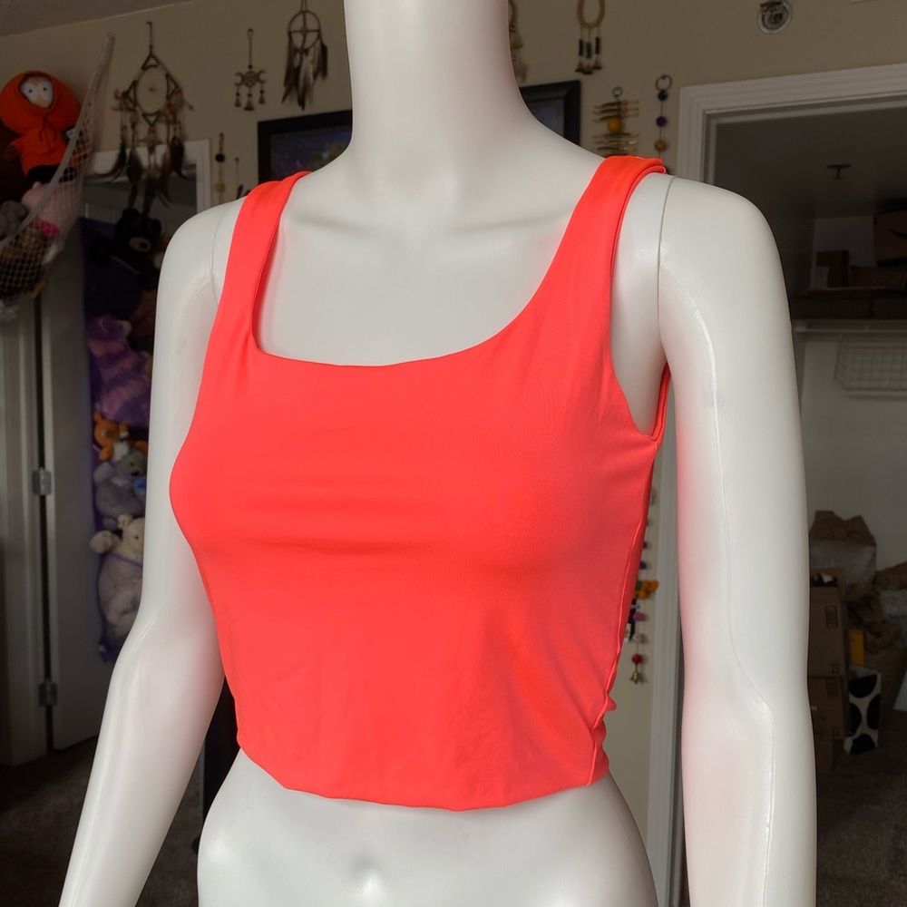 Amazon cropped tank top size small